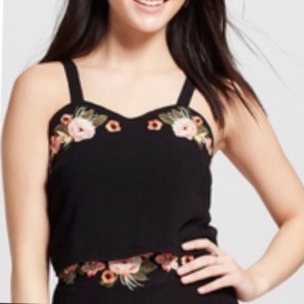 Xhilaration | *NWT* Embroidered Cropped Tank Top